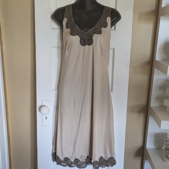 Vintage Tan Slip with Taupe Lace Trim - Large (Size 12) - Picture 1 of 8